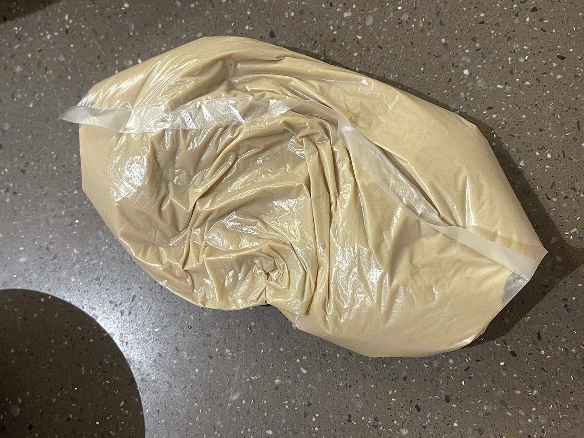 비닐에 맛밤퓨레를 넣어 냉장고나 냉동고에 넣어 빠르게 식혀 주세요~
