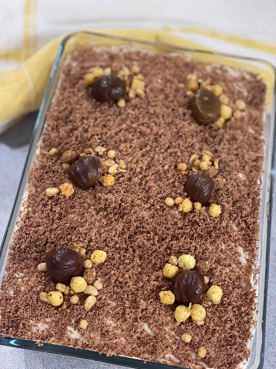 그리고 그 위로 토핑용으로 남겨 둔 맛밤과 집에 있던 시리얼을 올려 마무리해 줬어요.