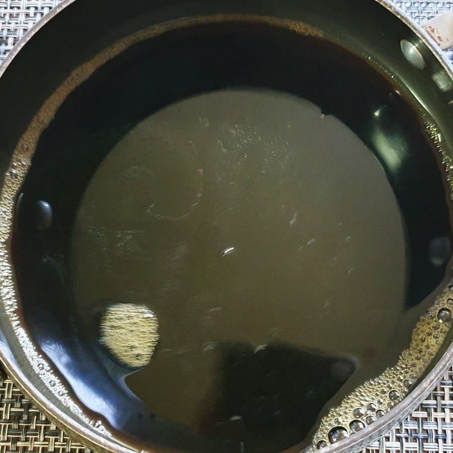 냄비에 진간장 150ml 와 물 450ml, 설탕 3T, 청주 75ml 를 넣어줍니다.