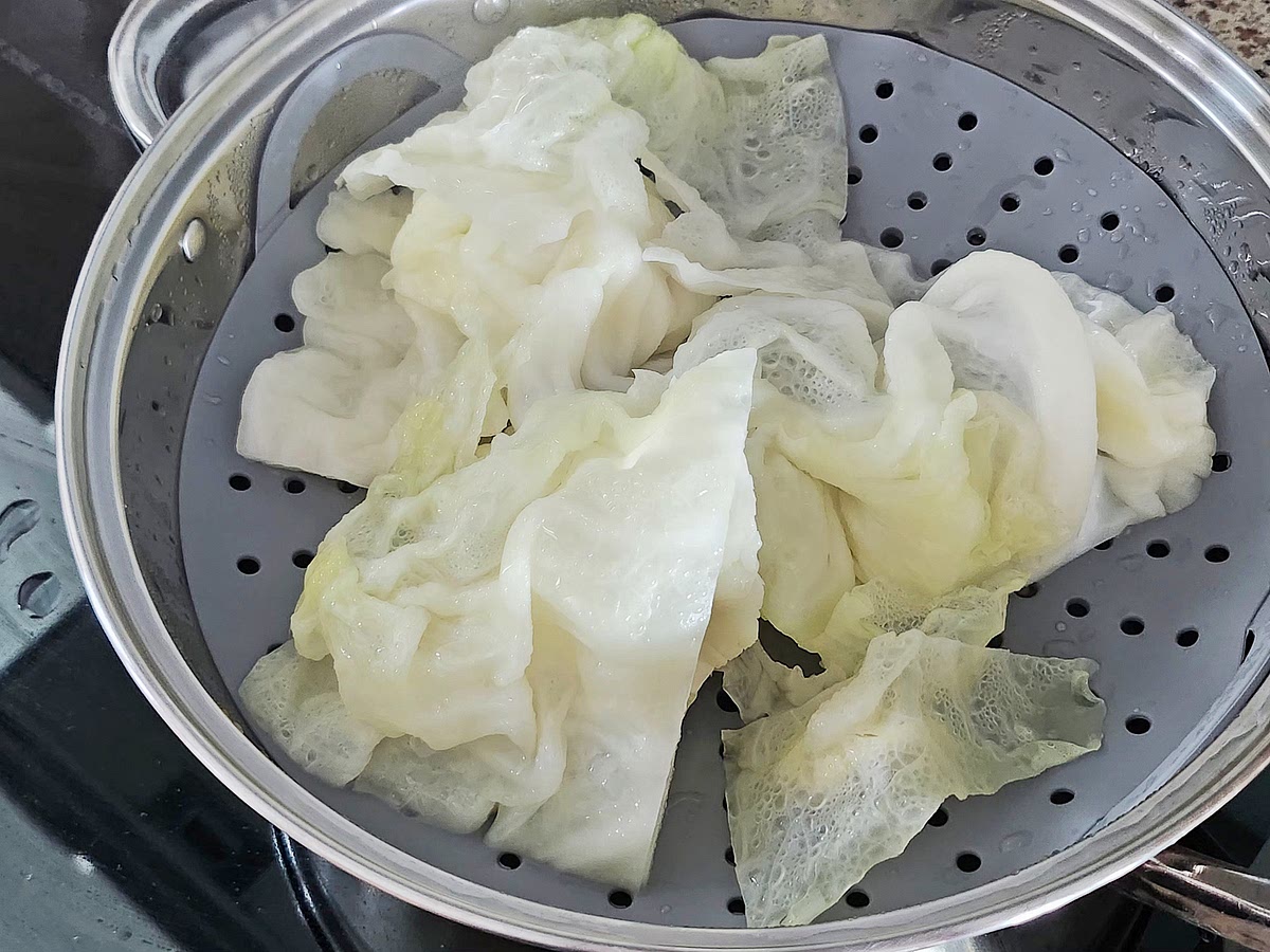 따로 찬물에 헹구실 필요는 없고, 이 상태 그대로 식혀둔다.