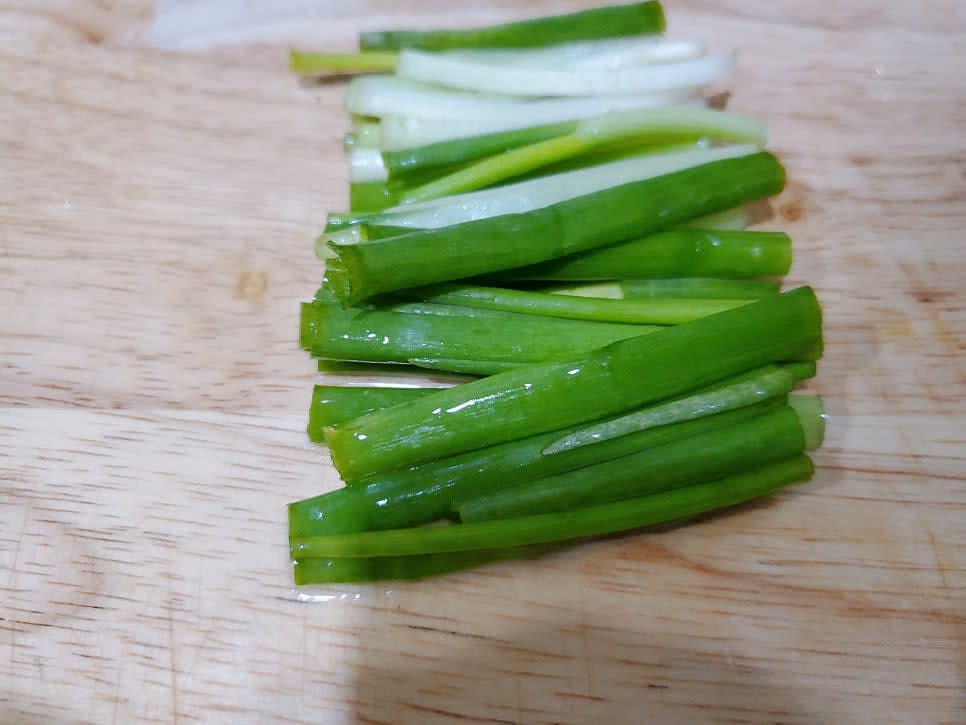 쪽파와 당근은 채 썰어서 준비해 주세요