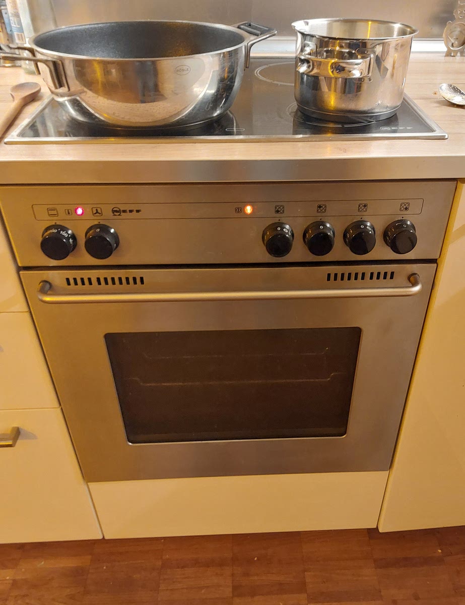 Backofen vorheizen:
Ober-/Unterhitze ca. 180 °C
Umluft ca. 160 °C