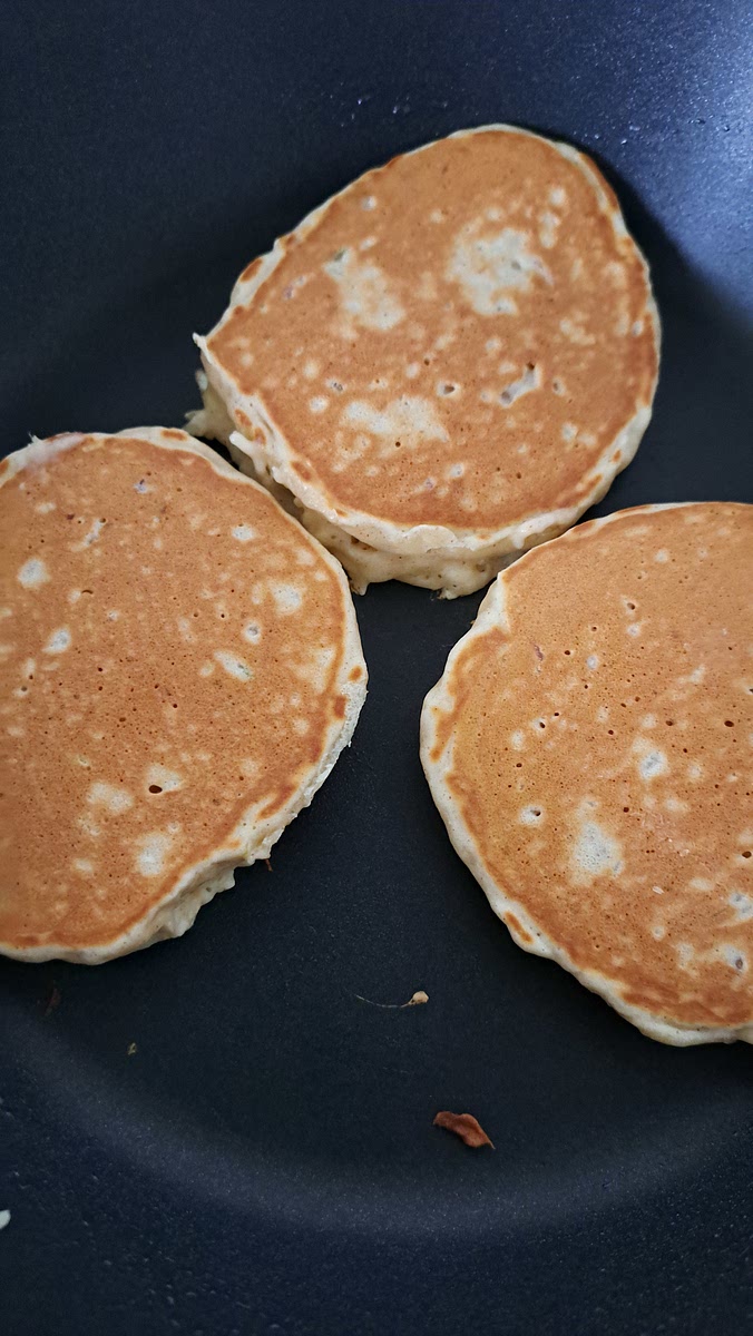 Den Teig mit etwas Öl in die pfanne geben und auf stufe 2-3 "herausbacken"