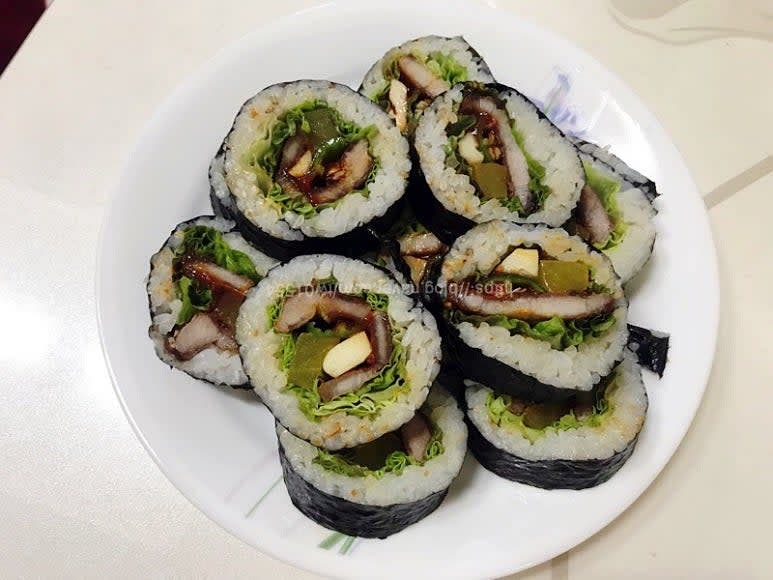 그리고 마지막 단무지!!! 집에 무쌈이 없어서 김밥용 단무지로 대체했어용~~