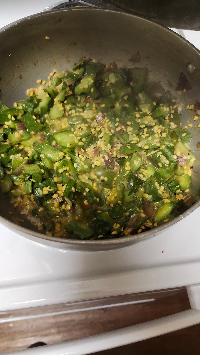 Mix & cover the lid to let it cook for 5 to 7 min.