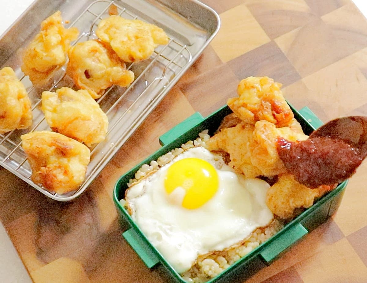 닭강정 소스 끓여 완성해 덮밥처럼 즐겨보세요.