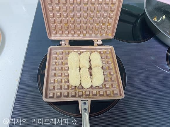 인절미 6개를 촘촘히 올려주세요