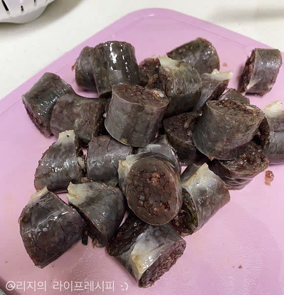 순대를 한입크기로 잘라 준비해주세요