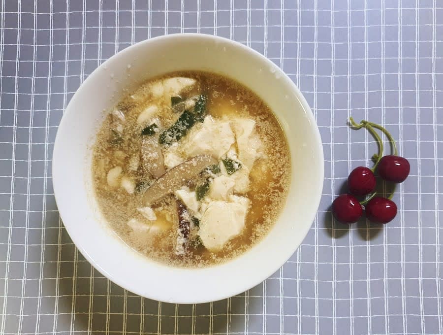 자극적이지 않지만 고소하고 맛있는 들깨순두부찌개예요.