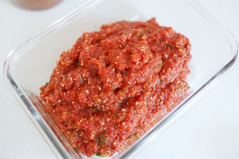 레몬즙을 넣어서 2주 보관이 가능하다고 하니 볼에 담아 냉장보관!!