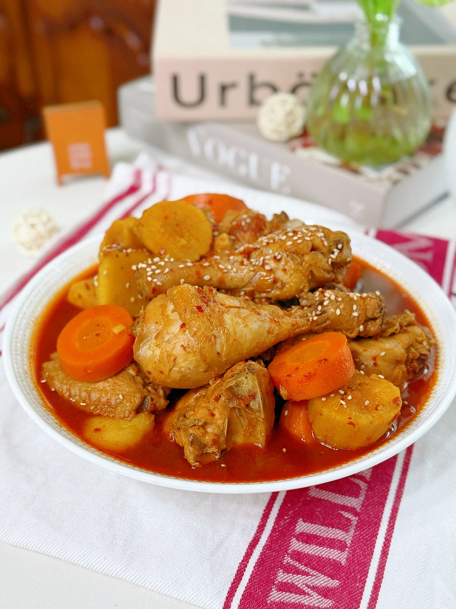야들야들 쌈장 닭볶음탕이 완성되었어요. 맛있게 드세요