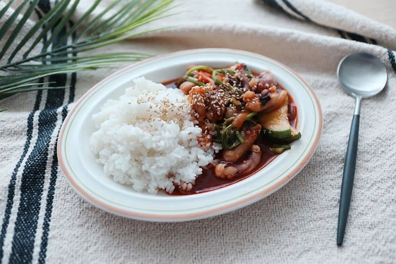 완성
한그릇에 맛있게 밥과 담아내기