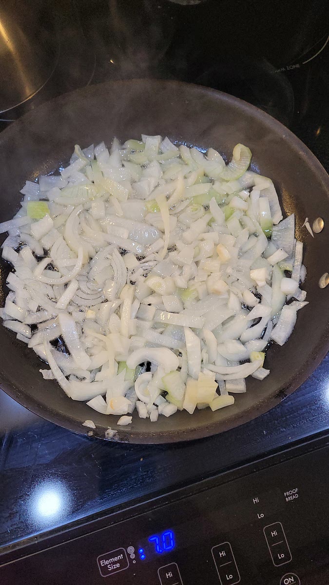 Heat in a sauce pan the olive oil and onions. Cook for 5 min and then add salt & pepper. Continue to cook until caramelized, 10-15 minutes more. (Low and slow will carmalize),