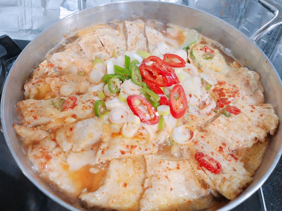 간을 보신 후 쌀뜨물 1/2컵을 추가하여 끓여 완성해 주세요 (쌀뜨물 1컵 정도 더 넣어서 끓여주세요)