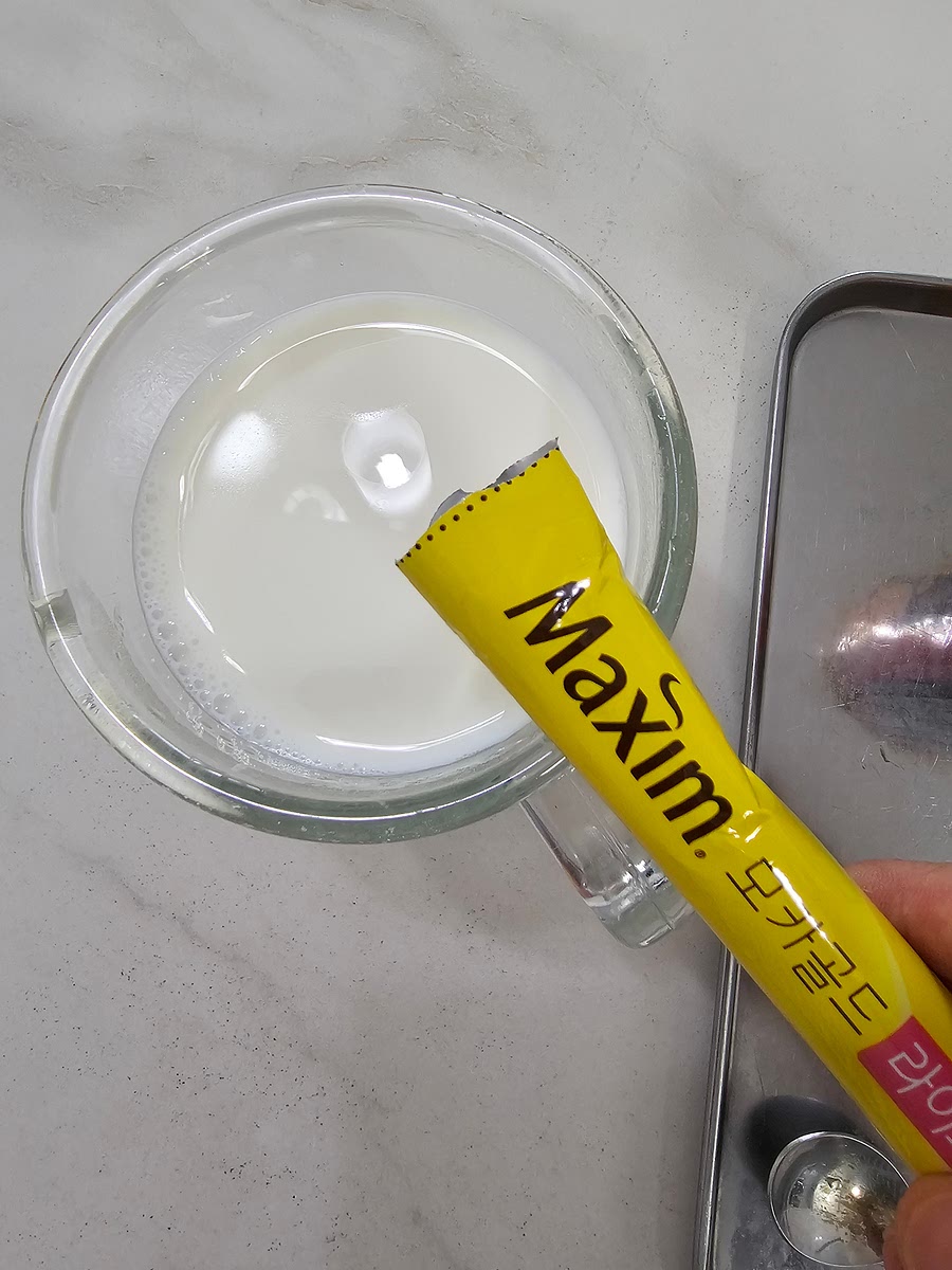 토피넛라떼를 구매해서 사용했지만 믹스커피와 우유를 섞어주었어요