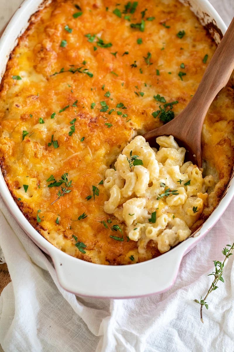 Finally place it into the oven until all the cheese on top is melted so 25-30 minutes after that let your Mac n cheese broil for 2 minutes with supervision so it doesn’t burn so it could have a nice crunchy cheese crust on top. Take it out and let it cool down for 3 minutes and then decorate with chopped chives on top.