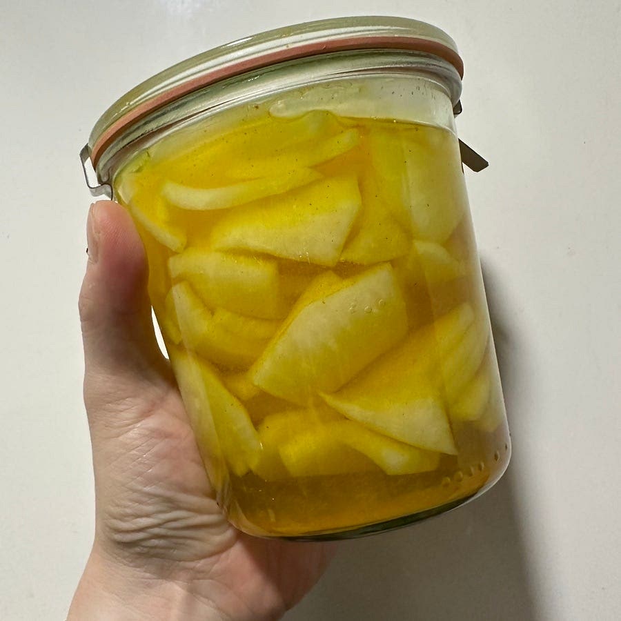 완성된 단무지는 냉장보관 1달 가능해요.