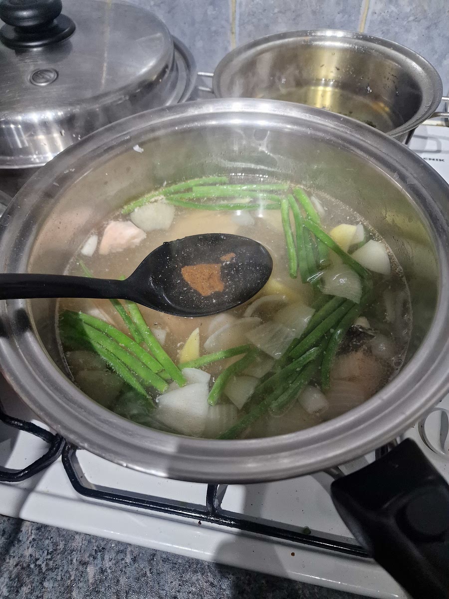 Add the sinigang seasoning mix (~3ml?) and adjust to liking (also add salt as you see fit)