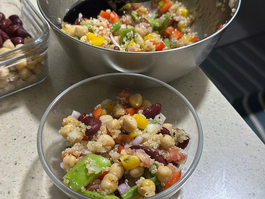 완성된 콩샐러드는 하루 지나 드레싱이 콩에 베어들면 더 맛있어요!!