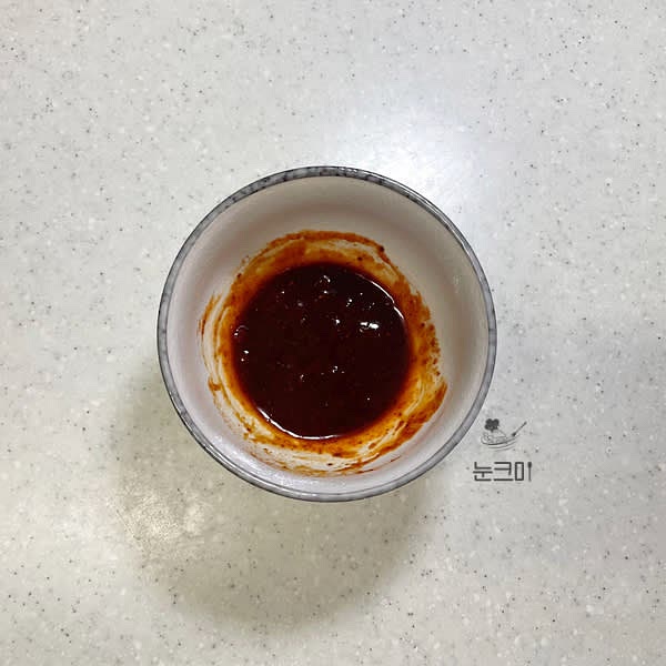 고추장, 고춧가루, 진간장, 설탕, 맛술, 올리고당(맛술), 다진마늘을 넣고 잘 섞어 양념장을 만들어 줍니다.
