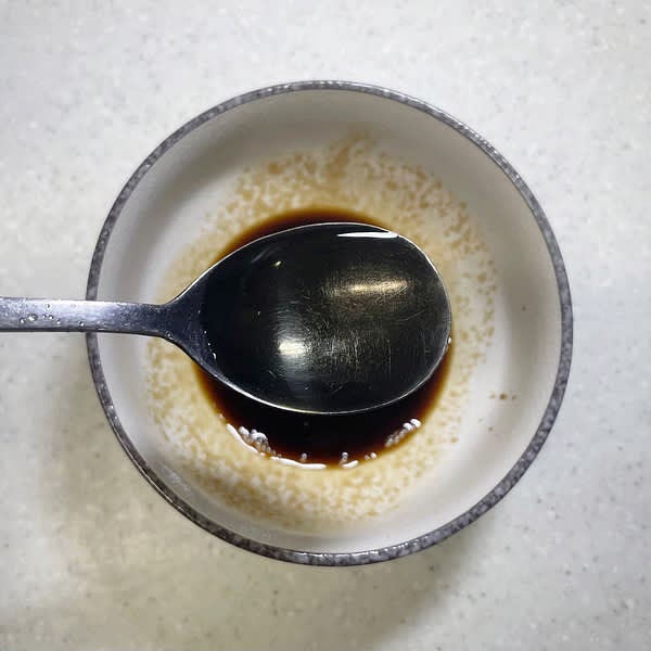 진간장, 물엿, 설탕, 맛술을 섞어 양념을 만들어 줍니다.
