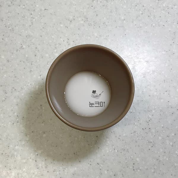 전분과 물을 잘 섞어 전분물을 만들어 줍니다.