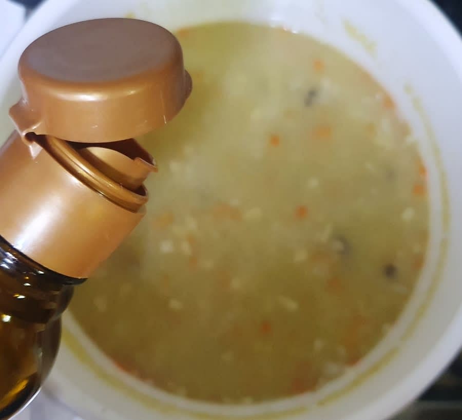 바지락죽이 다 끓으면 불을 끈 후에 참기름을 살짝 넣고 섞어주세요.