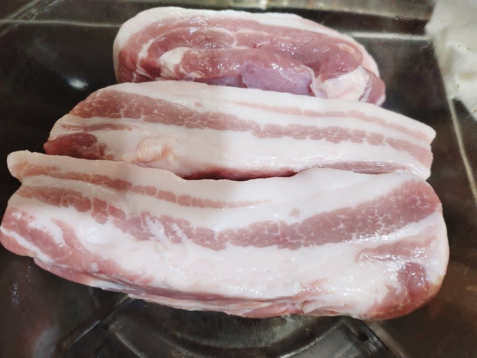 냉동 삼겹살은 해동해서 준비해 주세요