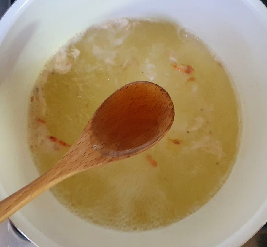 새우젓 2/3T와 참치액 1T를 넣어주세요. 간은 혹시 부족하면 맛을 보며 추가해주세요.