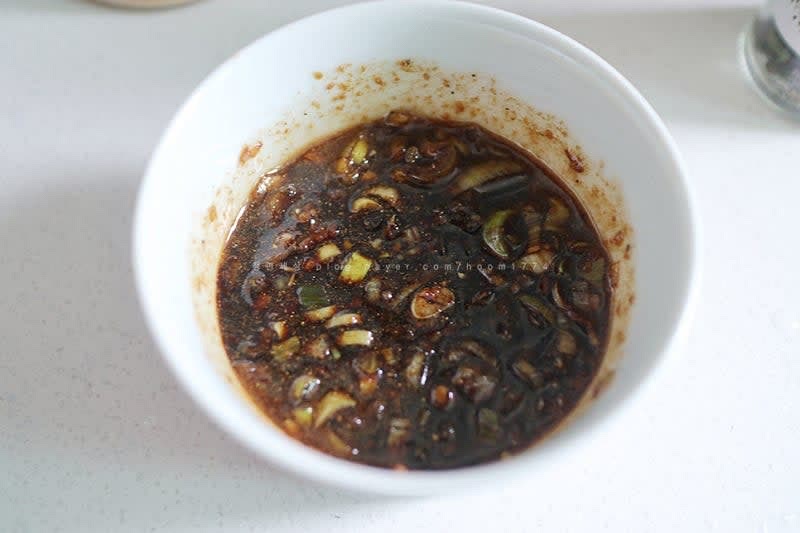 간장2T, 설탕 0.5T, 다진 마늘 0.5T, 후추 조금, 맛술 0.5T, 다진대파 넣고 잘 섞어준다.