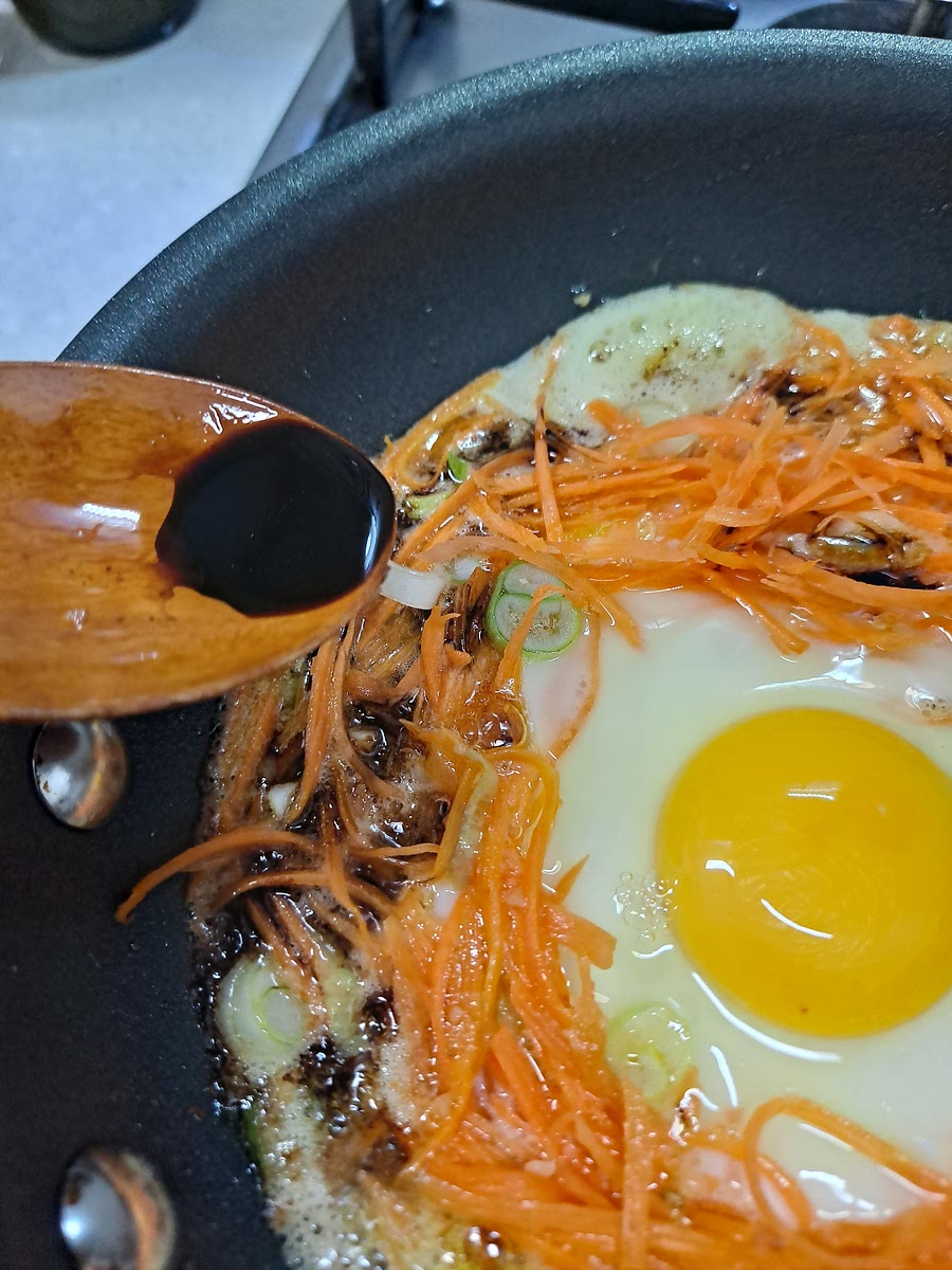 마지막 기호에 맞게 소금이나 간장으로 간을하여 완성해줍니다.