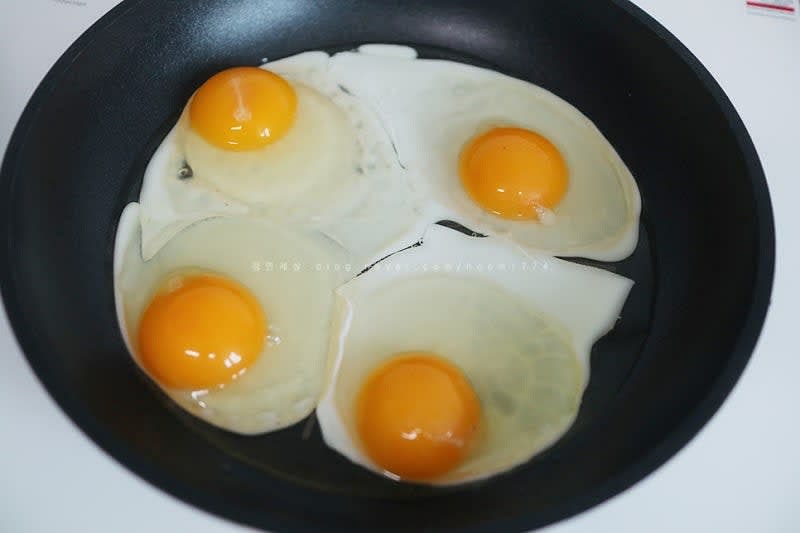 계란후라이는 취향대로 준비해도 되고 그냥 깔끔하게 콩나물만 넣어도 되고