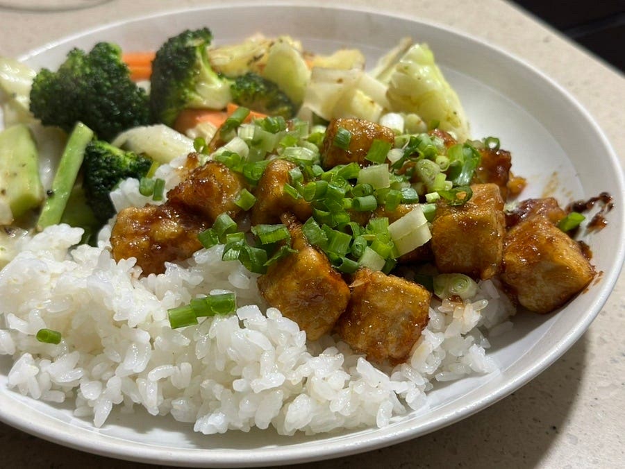구운 야채를 그릇에 추가로 얹어서 맛있게 먹으면되요.