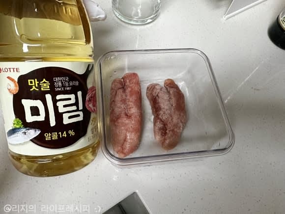 명란젓을 준비해준 뒤에, 맛술 1큰스푼을 넣어주세요