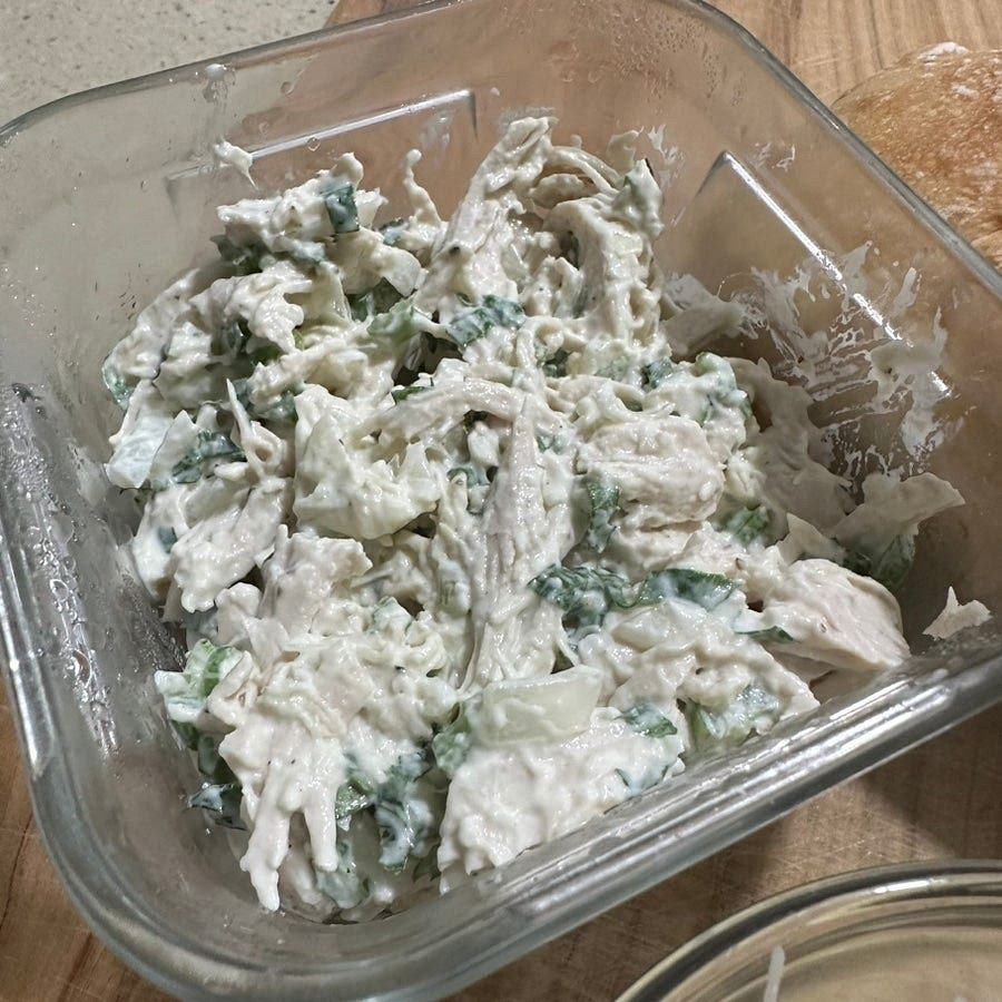 샐러리는 잎도 같이 다져넣으면 향긋하니 닭고기 특유의 향이 줄어서 좋아요.