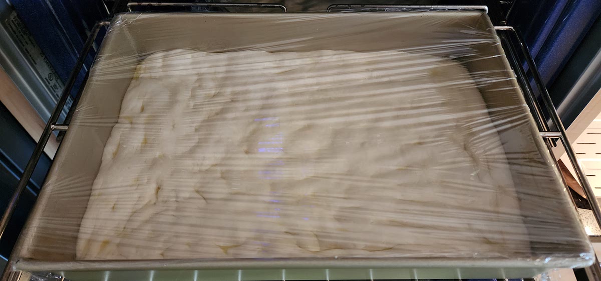 Spread again and bread proof for 40 minutes