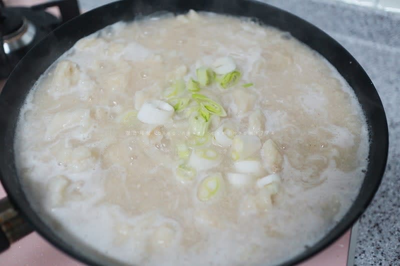 마무리로 대파 1개를 썰어서 끓여주면 끝!!!
