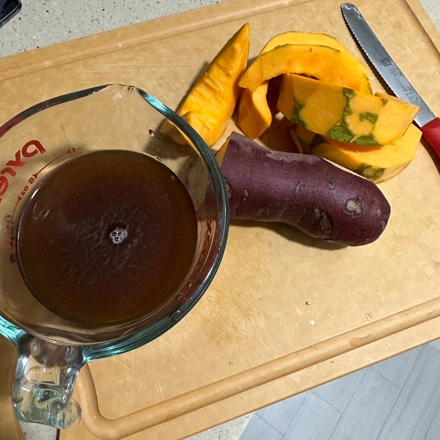 모든 재료를 준비해주세요.
* 다시마 육수는 다시마 우린물이예요. 전 다시마 우린물에 보리새우넣고 끓인 육수를 사용했어요.
* 단호박만으로 만들어도 맛있어요.