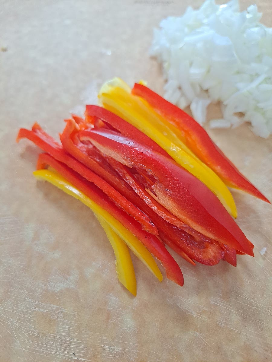 대파,양파,당근은 다져썰고 파프리카는 스틱썰기하여 준비해 주세요.