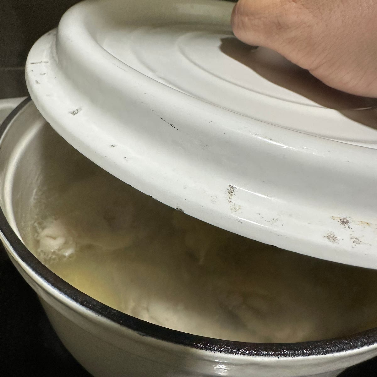 뚜껑을 덮고 그대로 식혀주세요.