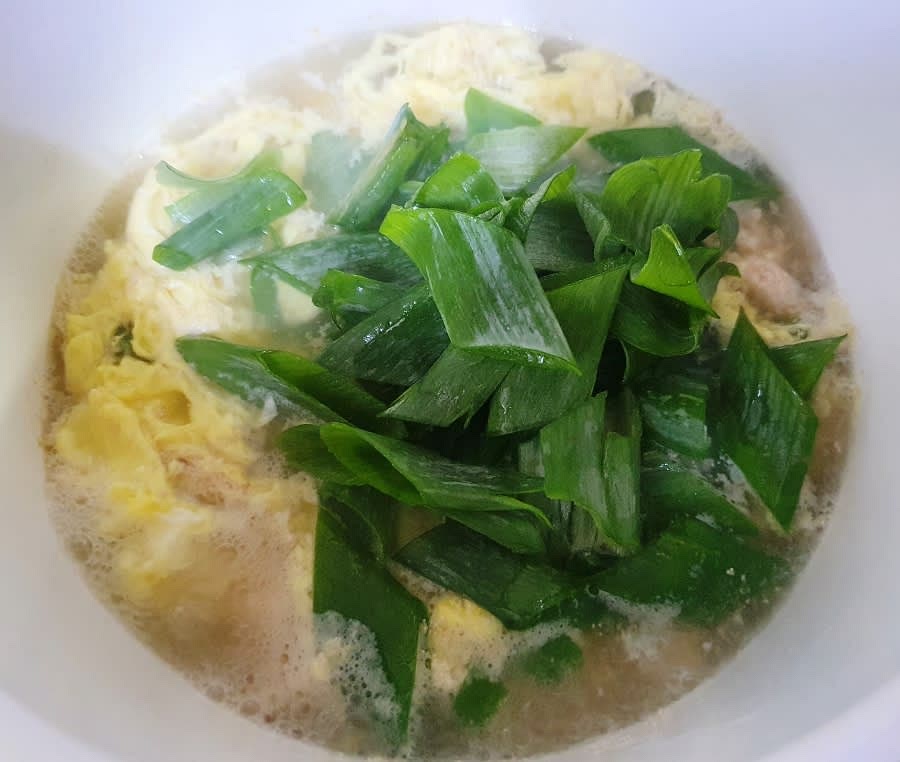 계란 명란순두부찌개에 썰어둔 대파도 넣어주세요.
