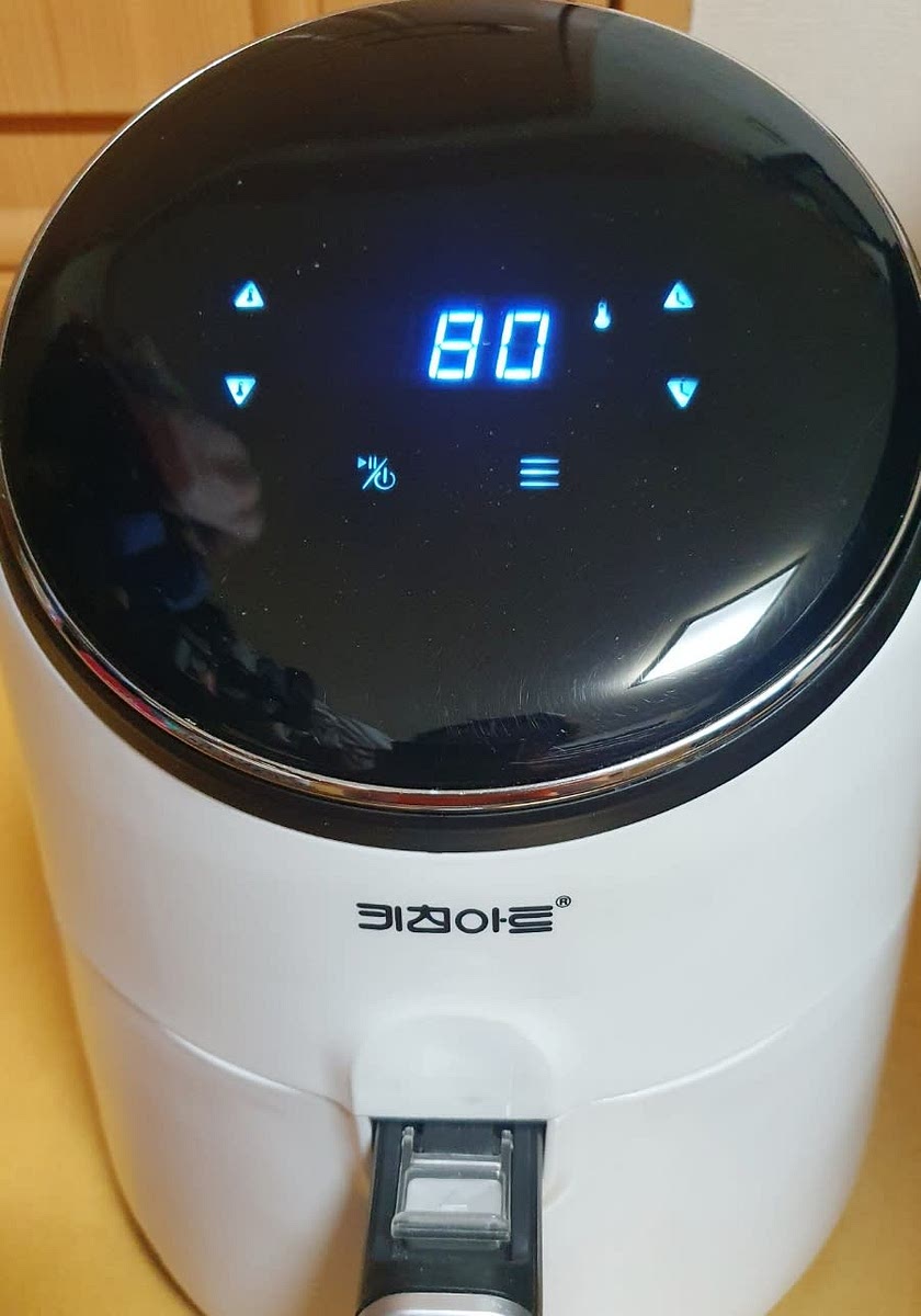 먼저 차가운 계란을 80도에서 10분간 구워주세요. 저온으로 차가운 기운을 빼주는건데요. 만약 실온에 30분 이상 두었던 계란이라면 이 과정은 생략해 주어도 괜찮아요.