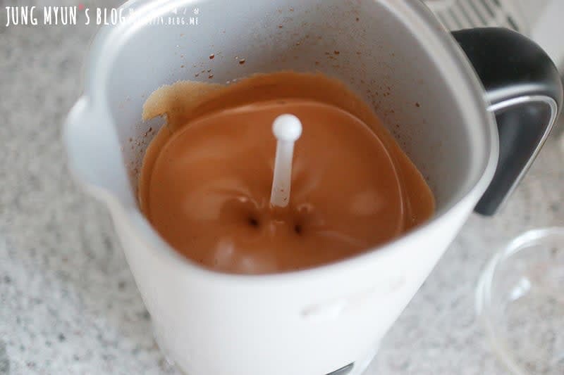 조금 많이 계속 계속 걸쭉하게 될 때까지 돌려줬다.