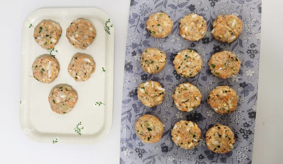 반죽을 한 입 크기로 동그랗게 빚어 완자를 만듭니다.