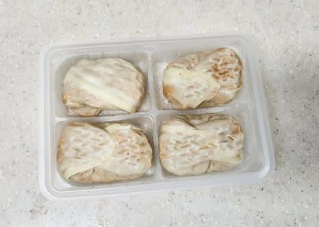 냉동 만두 4개를 준비합니다. (기호에 따라 종류 선택)