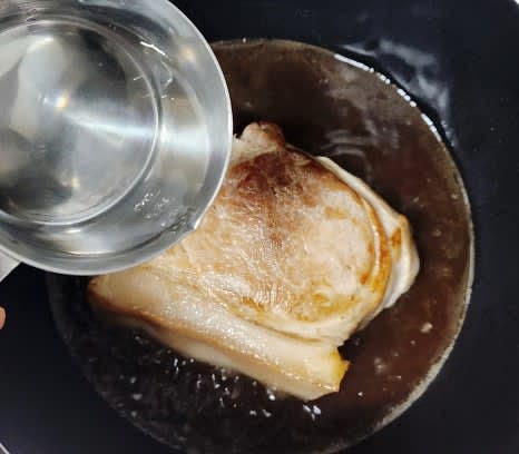 술 100밀리리터를 추가합니다.