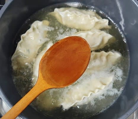 참치액 1 큰술을 넣어 간을 맞춥니다.