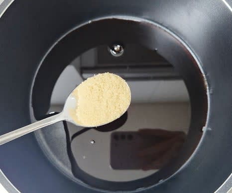 냄비에 진간장 50ml, 설탕 3큰술, 양조간장 1큰술, 술 2큰술을 넣어주세요.