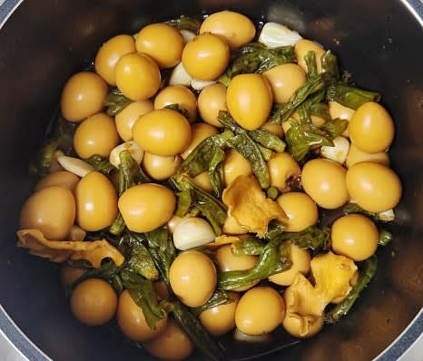 국물이 적당히 남으면 불을 끄고, 간을 확인한 후 마늘이 익었는지 확인해주세요.