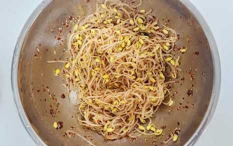 양념이 골고루 묻도록 잘 버무려줍니다.